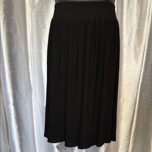Laura Ashley Women’s Large Black Pleated Elastic Waistband Midi Skirt